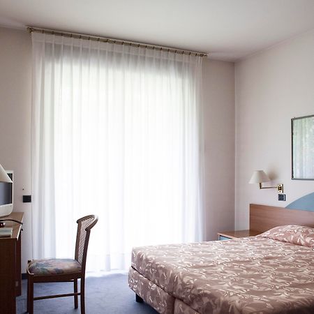 Roero Park Hotel Sommariva Perno Buitenkant foto