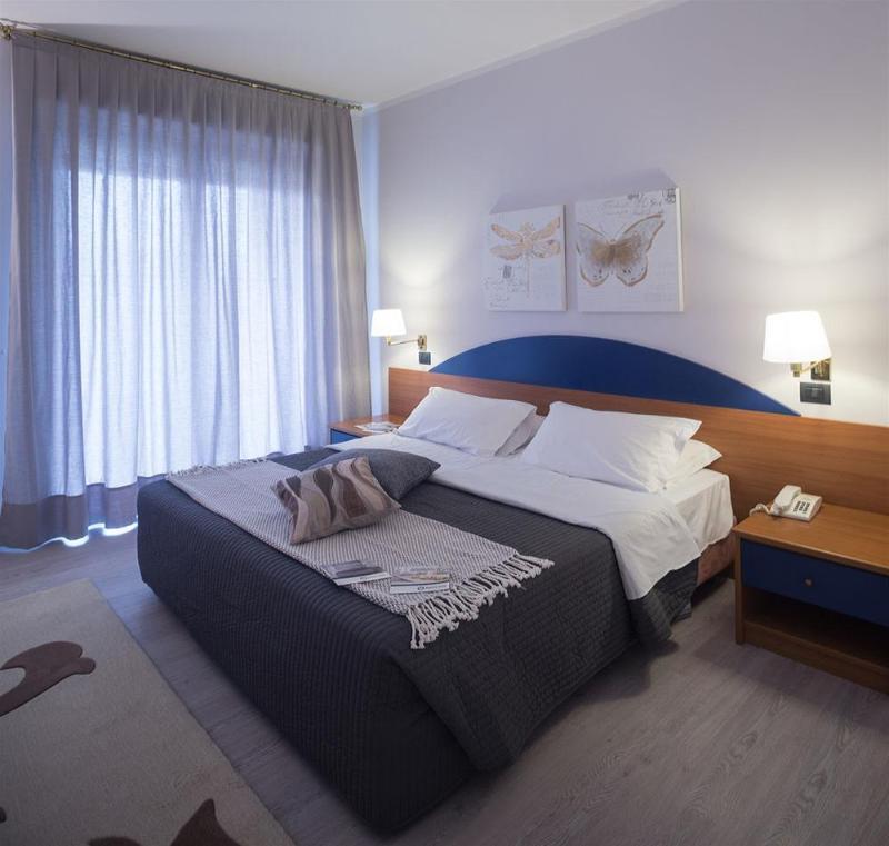 Roero Park Hotel Sommariva Perno Buitenkant foto