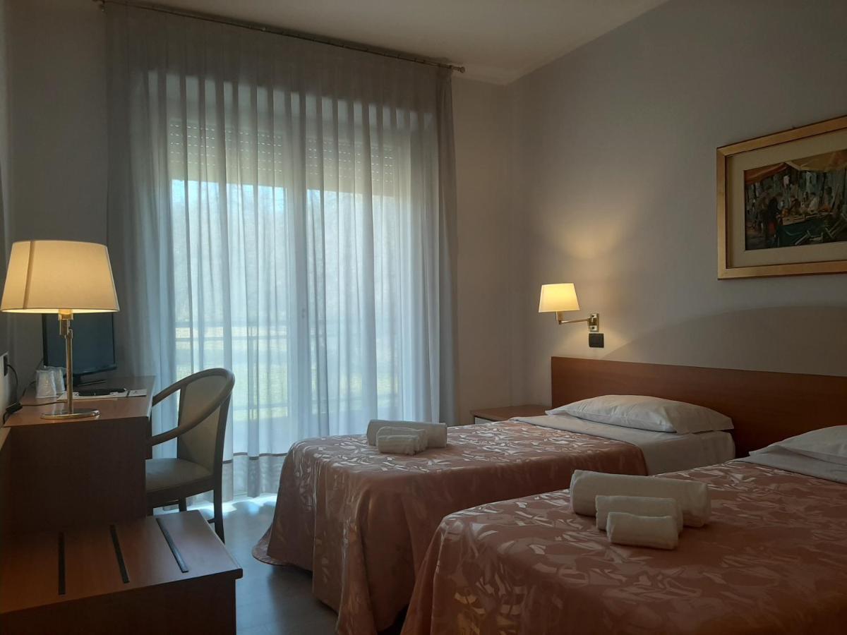 Roero Park Hotel Sommariva Perno Buitenkant foto