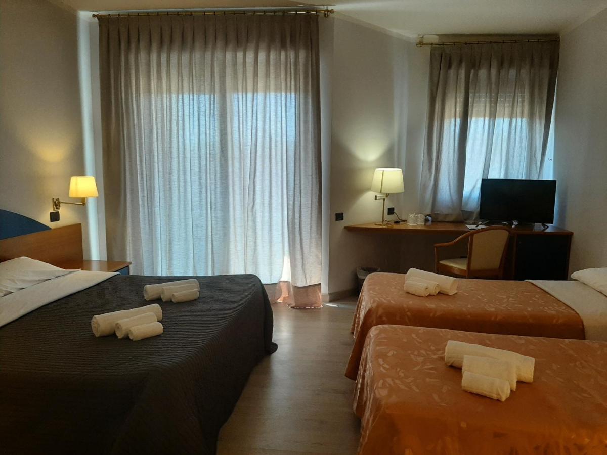 Roero Park Hotel Sommariva Perno Buitenkant foto