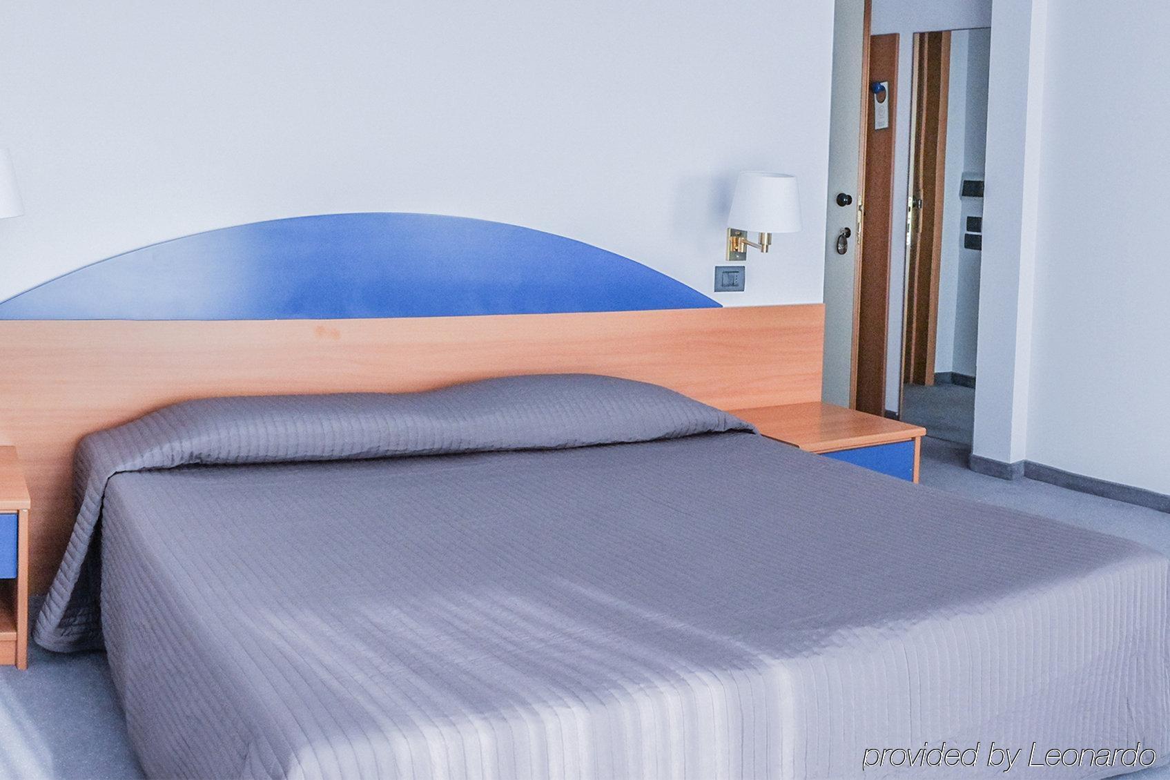 Roero Park Hotel Sommariva Perno Buitenkant foto