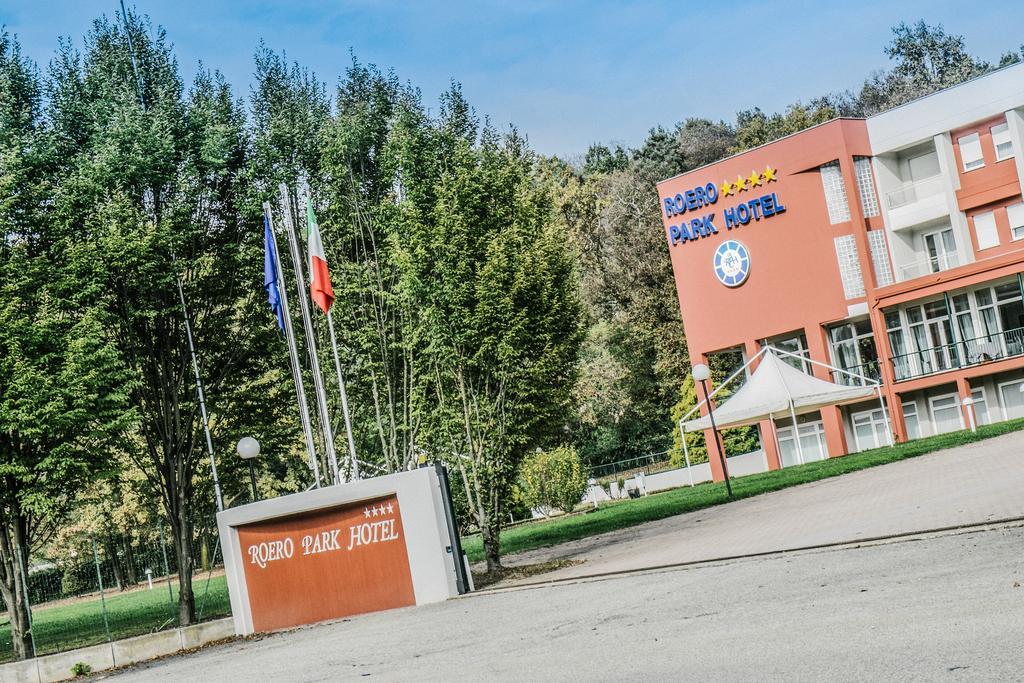 Roero Park Hotel Sommariva Perno Buitenkant foto