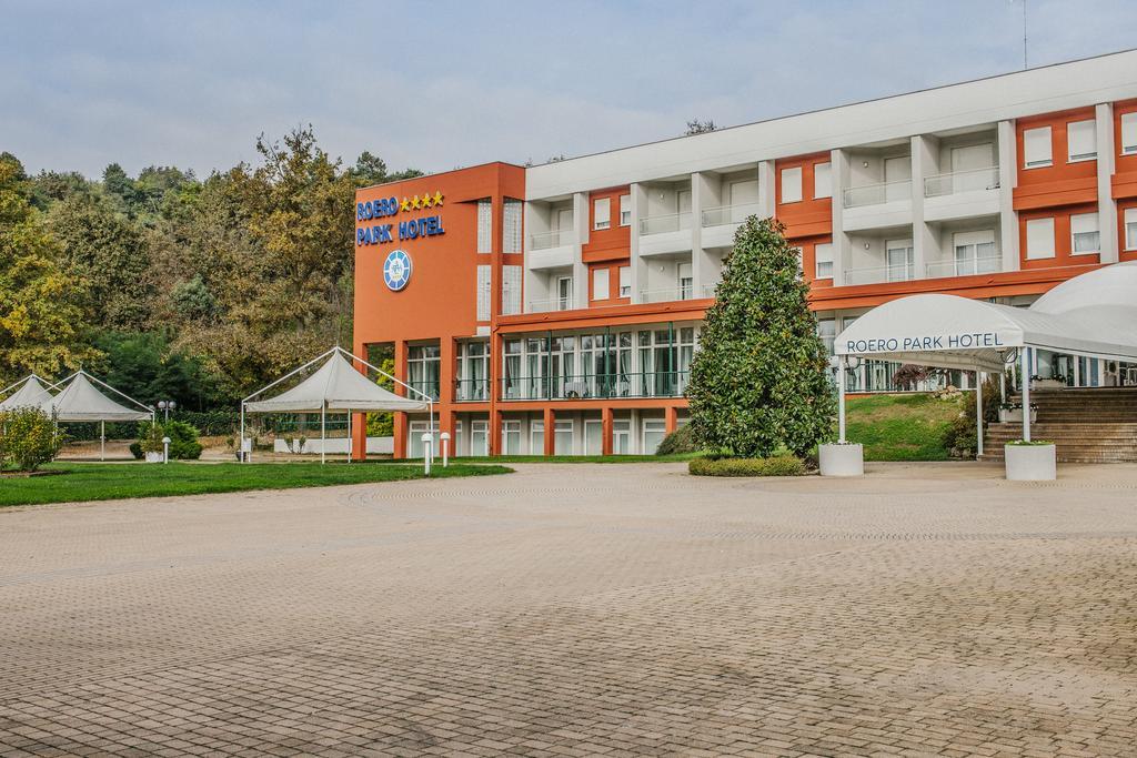 Roero Park Hotel Sommariva Perno Buitenkant foto