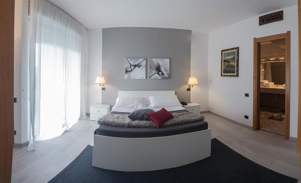 Roero Park Hotel Sommariva Perno Buitenkant foto