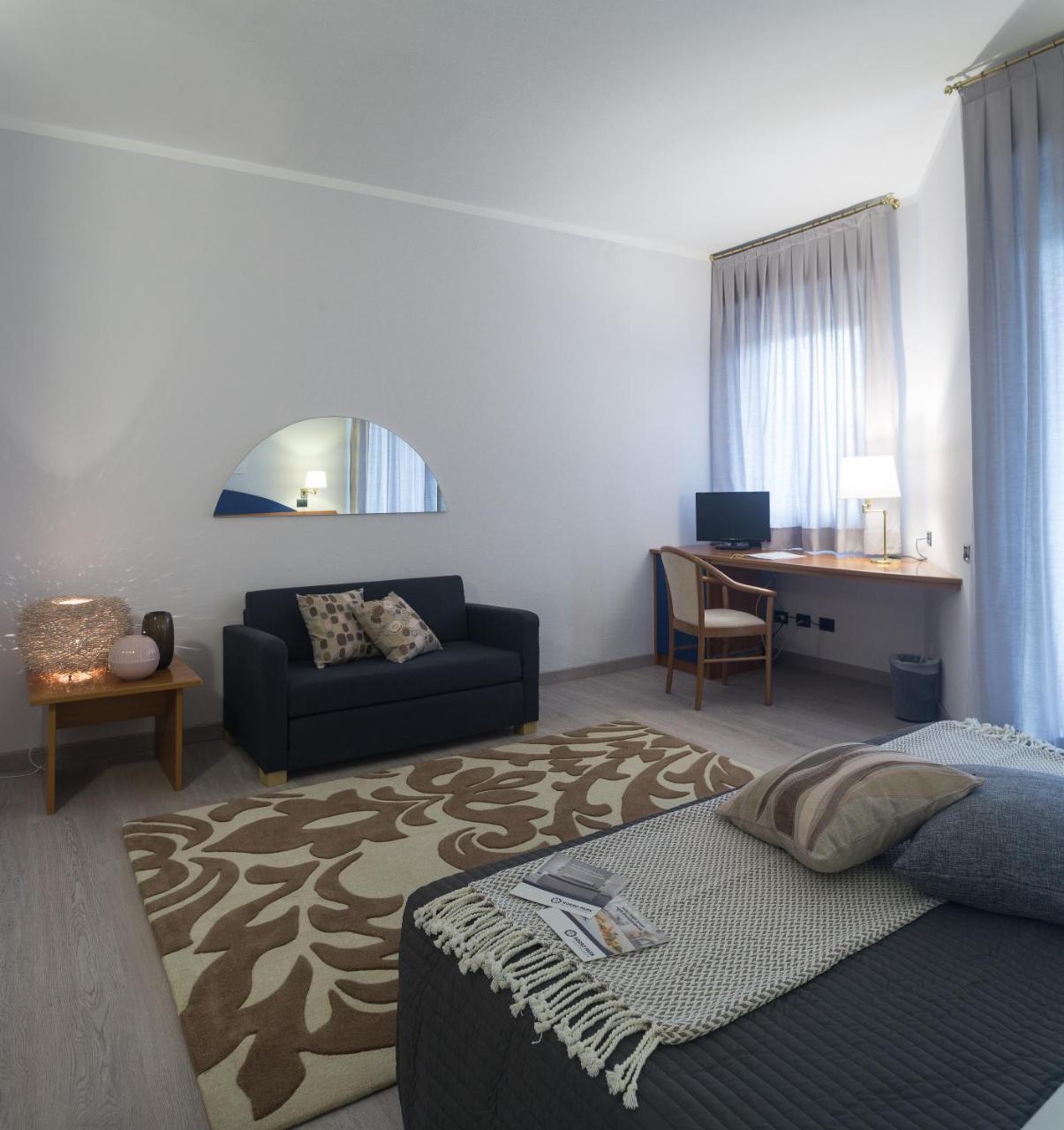 Roero Park Hotel Sommariva Perno Buitenkant foto