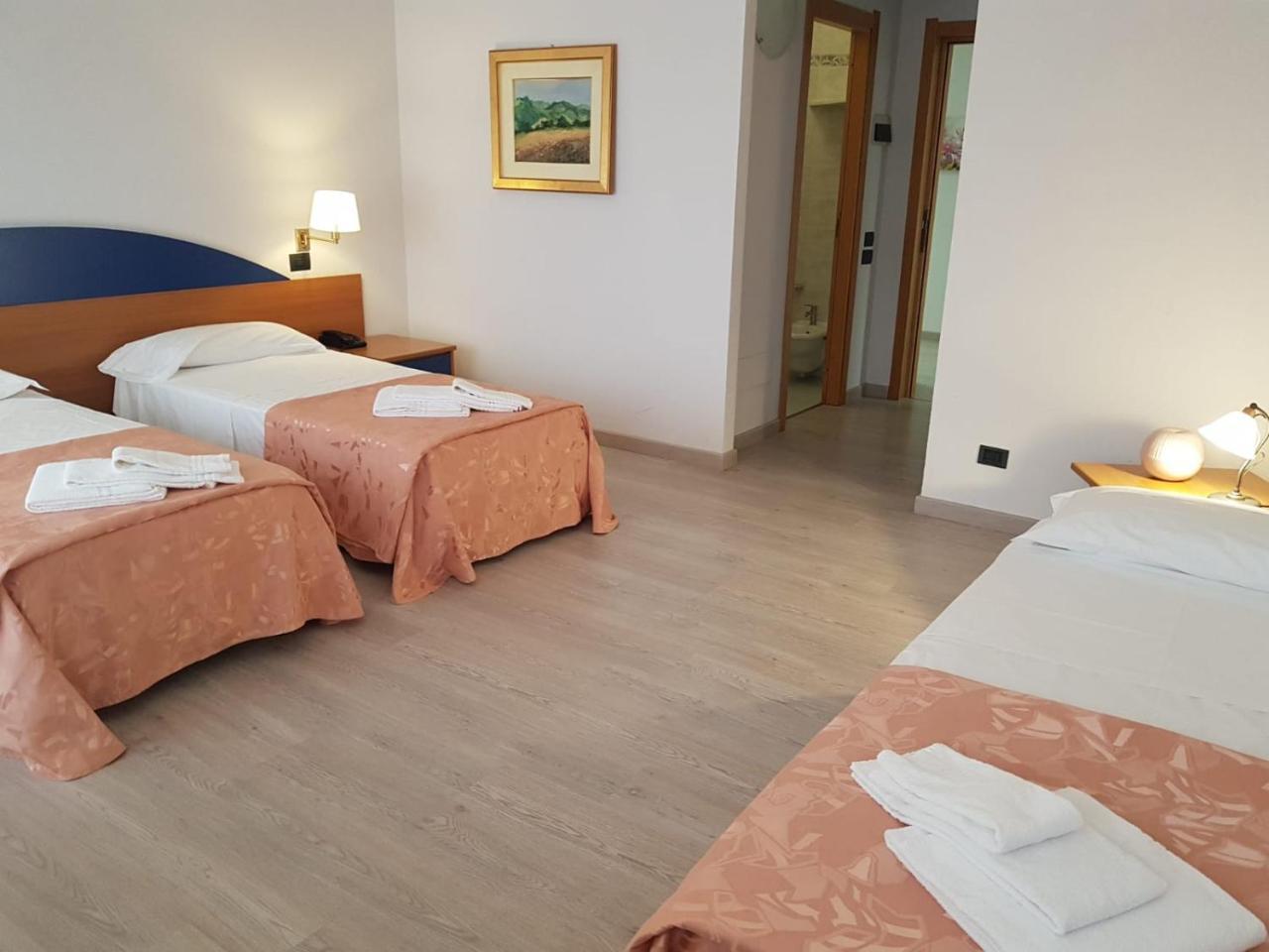 Roero Park Hotel Sommariva Perno Buitenkant foto