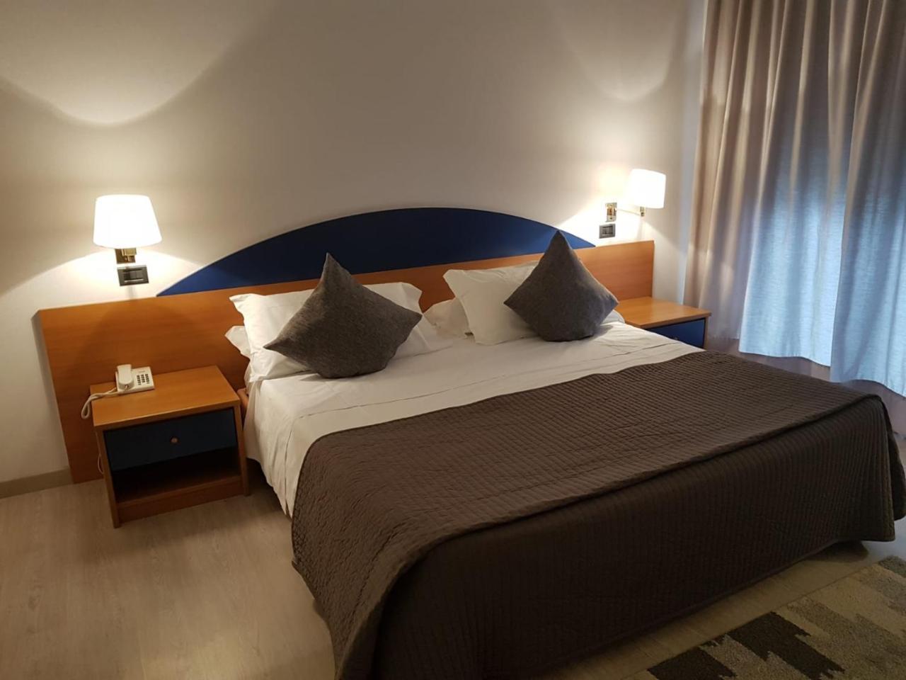 Roero Park Hotel Sommariva Perno Buitenkant foto