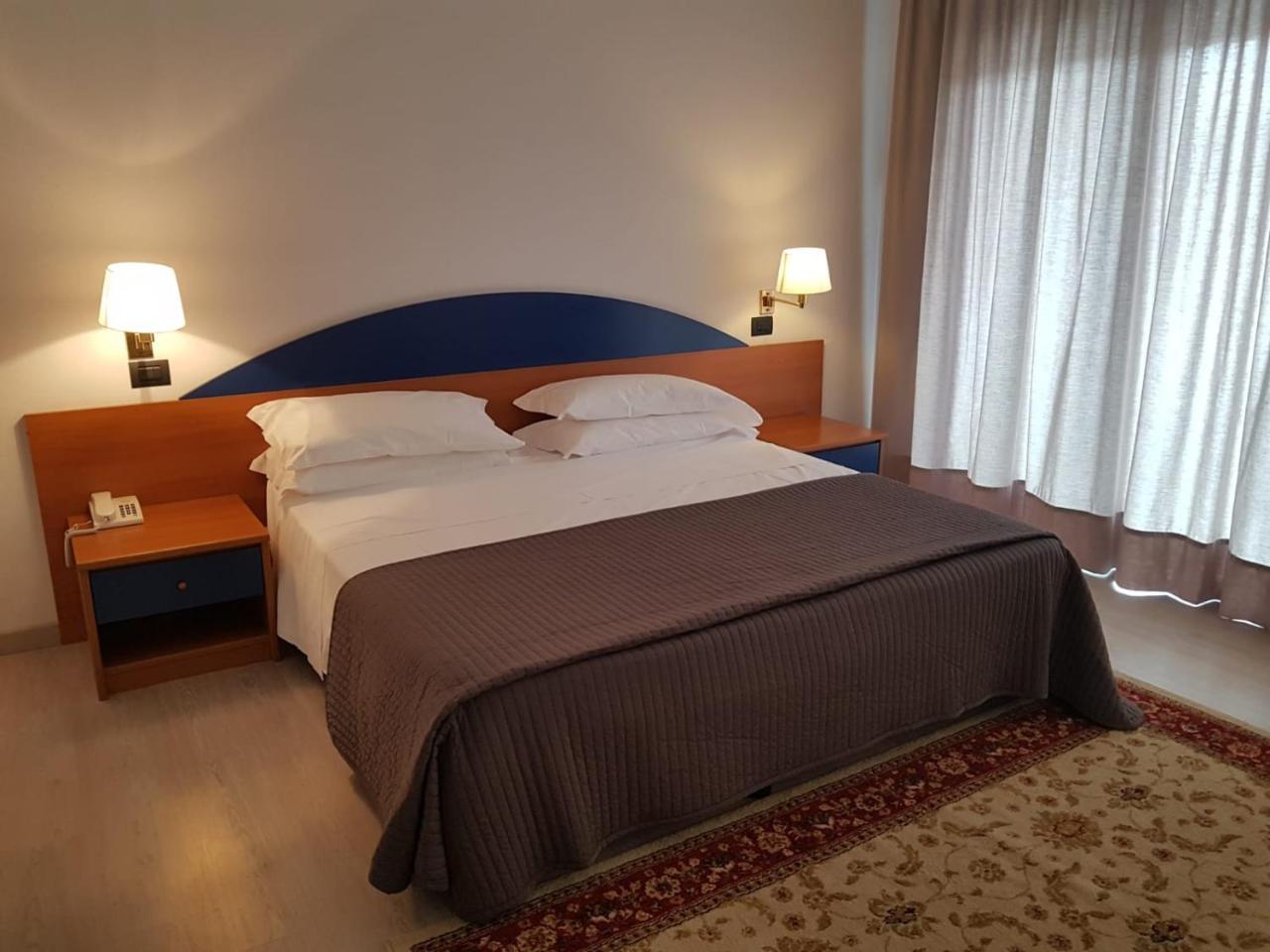 Roero Park Hotel Sommariva Perno Buitenkant foto