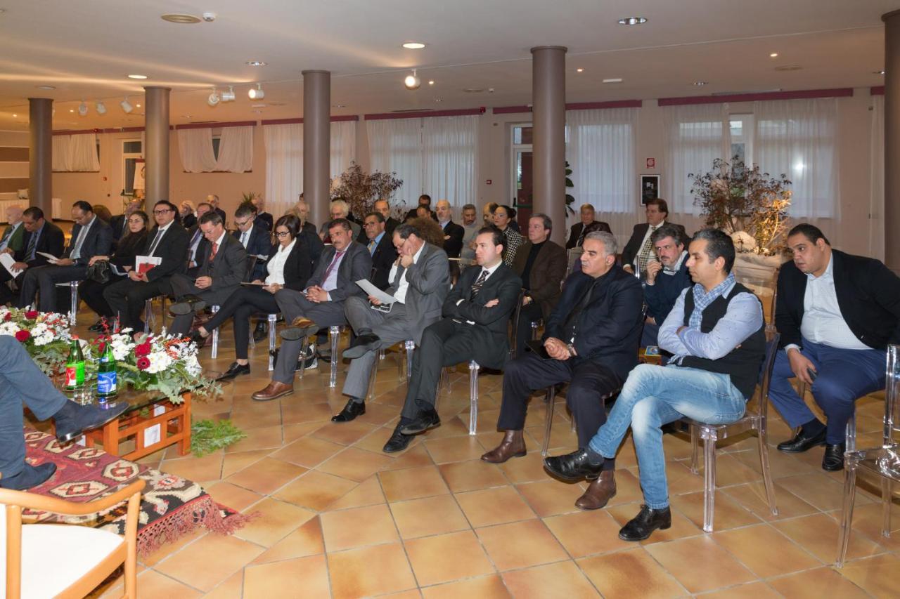 Roero Park Hotel Sommariva Perno Buitenkant foto